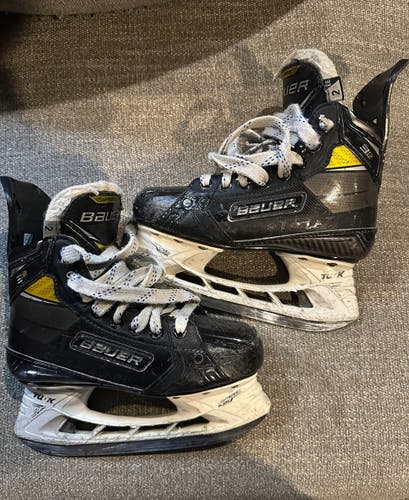 Bauer Supreme 3S Pro Junior Size 2 Hockey Skates Extra Wide Width(EE)