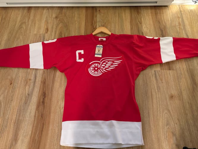 Red Small Men's Mitchell & Ness Jersey (New)