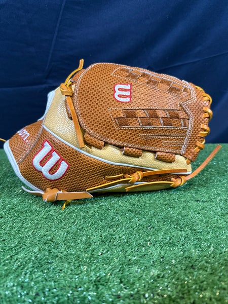 Wilson A2000 V125 Spin Control RH Fastpitch Pitcher's 12.5” Glove (New)