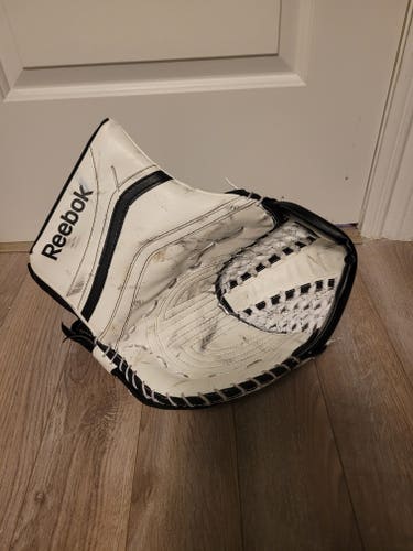Reebok XLT28 580 goalie glove  (Used)