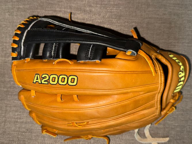 Wilson A2000 RH Outfield Baseball Glove 12.75" (Used)