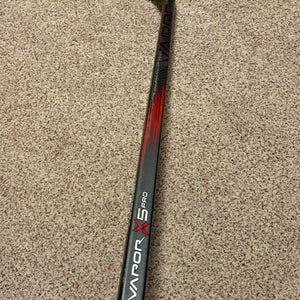Senior Bauer Vapor X5 Pro Right Handed Hockey Stick P28 87 Flex (Used)