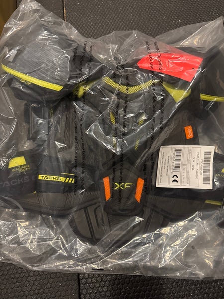 Small Senior CCM Tacks XF Shoulder Pads (New)