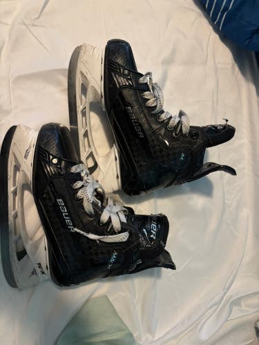 2022 Bauer Supreme Mach Hockey Skates Extra Wide Width Size 4.5 (Used)