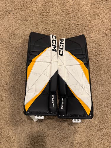 28" CCM Eflex 6.5 Goalie Leg Pads (Used)