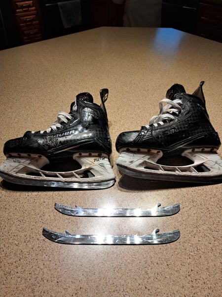 2023 Bauer Supreme Mach Hockey Skates Regular Width 8.5 (Used)