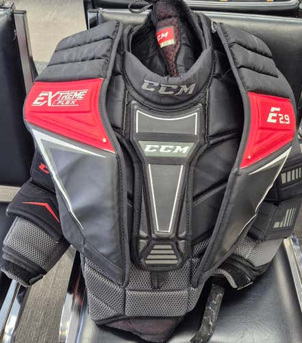 CCM Eflex 2.9 Intermediate Medium Chest Protector *Used* Good Condition