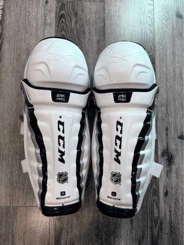CCM 21K 14” Shin Pads