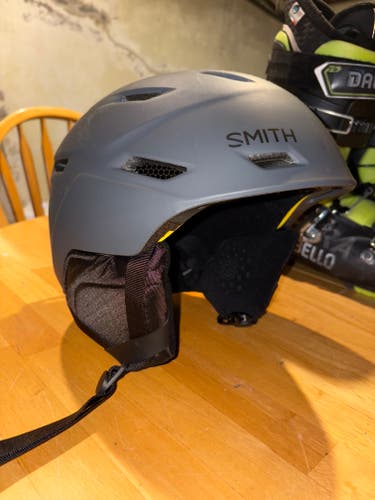 Men's Large Smith MISSION MIPS Helmet (Used)