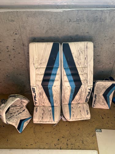 33" 2023 True Catalyst PX3 Pro Goalie Leg Pads (Used)