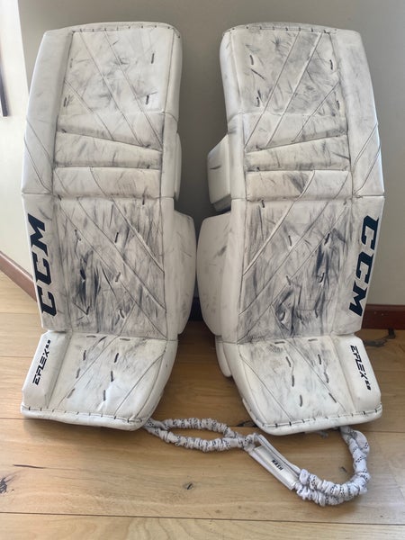 32" CCM Extreme Flex 5.9 Goalie Leg Pads (Used)