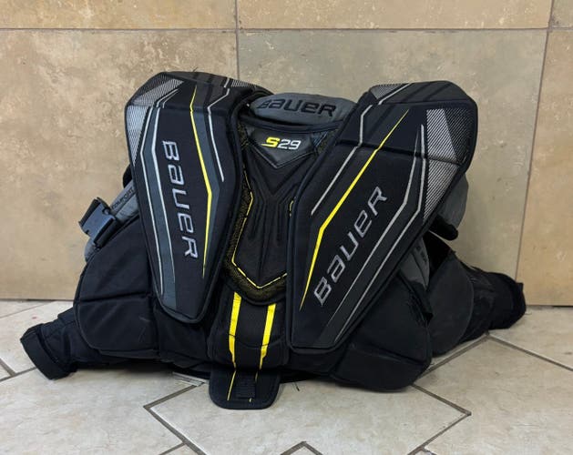 Large Bauer Supreme s29 Goalie Chest Protector (Used)