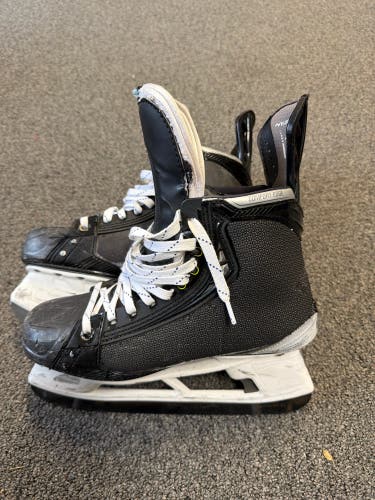 Detroit Red Wings Pro Stock Hyperlite Skates 7 3/4 EE