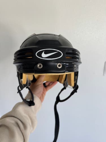 Medium Nike Bauer 4500 Helmet (Used)