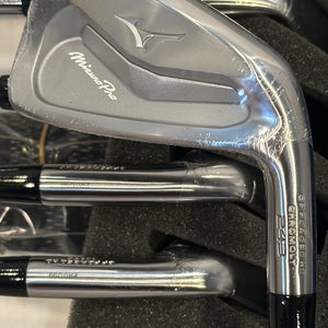 Mizuno Pro 243 Iron Set 4-PW Right Hand Steel Modus Tour 120 Stiff Flex