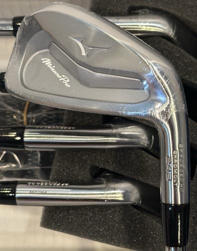 Mizuno Pro 243 Iron Set 4-PW Right Hand Steel Modus Tour 120 Stiff Flex