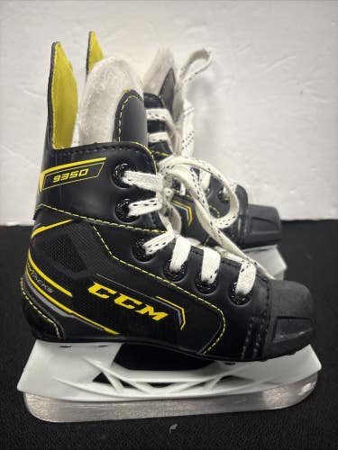 Youth Junior Size 8 CCM SUPER TACKS 9350 Ice Hockey Skates   MINT Condition.