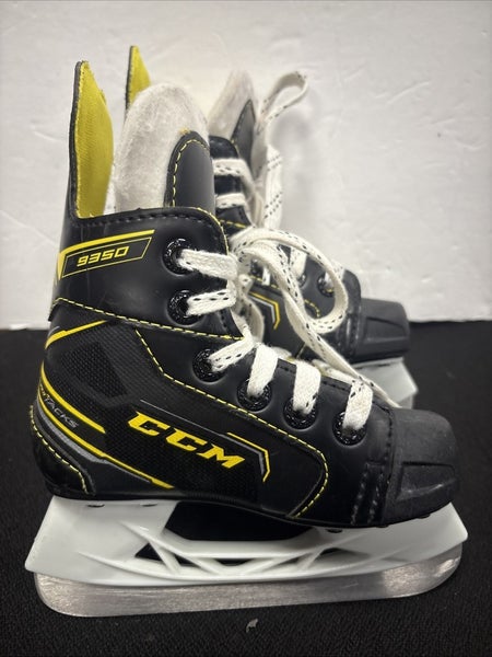 Youth Junior Size 8 CCM SUPER TACKS 9350 Ice Hockey Skates   MINT Condition.