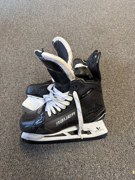 Detroit red wings bauer shadow Pro Stock 9.5 (Used)