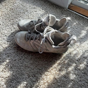 White Men's Size M 11.5 (W 12.5) Adult New Balance Freeze Mid Top Turf Cleats (Used)