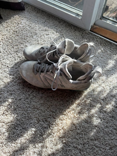 White Men's Size M 11.5 (W 12.5) Adult New Balance Freeze Mid Top Turf Cleats (Used)