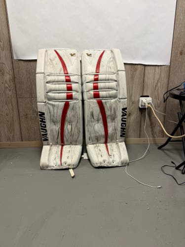 35" Vaughn Velocity V6 Goalie Leg Pads (Used)