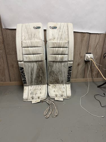 35" Vaughn Velocity V9 Pro Carbon Goalie Leg Pads (Used)