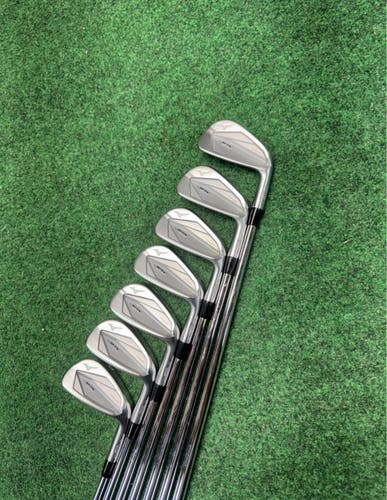 Mizuno JPX 923 Tour Right Handed Iron Set Stiff Flex 7 Pieces