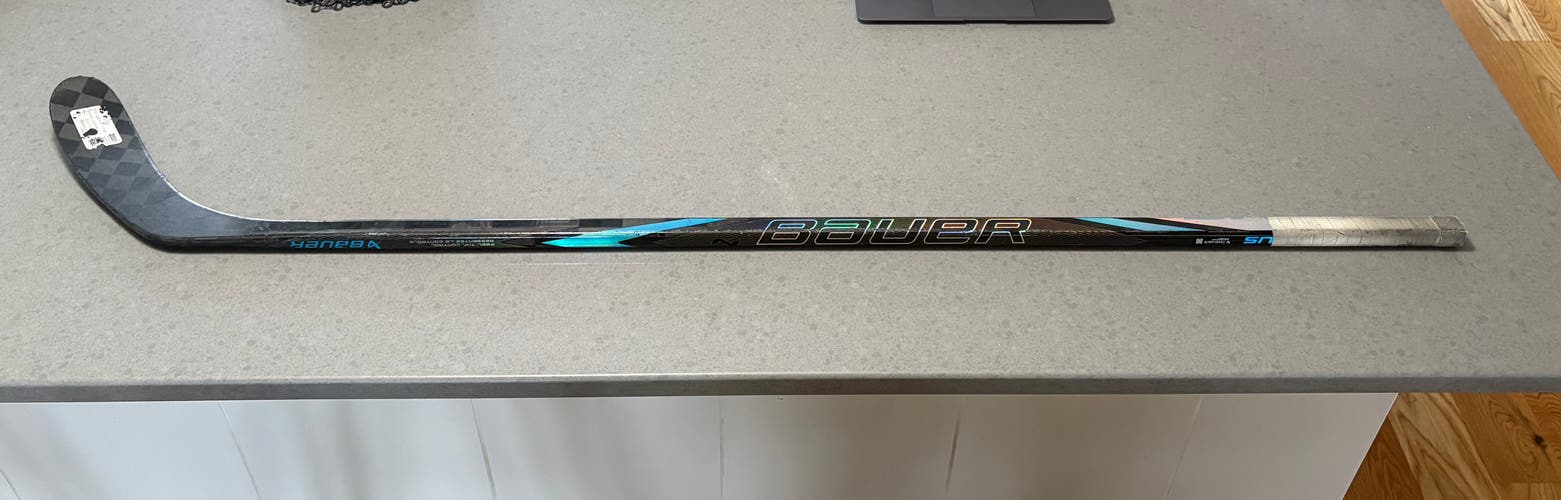 Junior Bauer Nexus Tracer Right Handed Hockey Stick P28 40 Flex (Used)