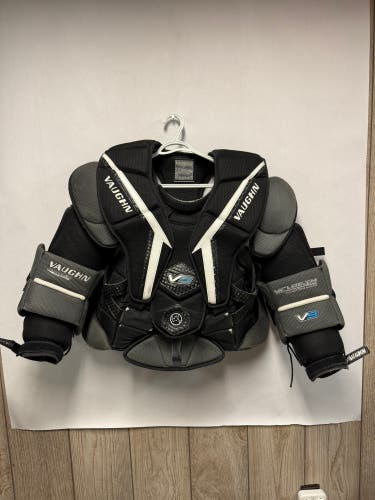 Medium Vaughn V9 Pro Carbon Goalie Chest Protector (Used)