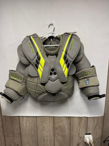 Large Vaughn VE8 Pro Carbon Goalie Chest Protector (Used)