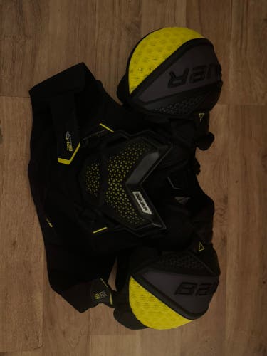 Large Senior Bauer Supreme Ultrasonic Shoulder Pads (New)
