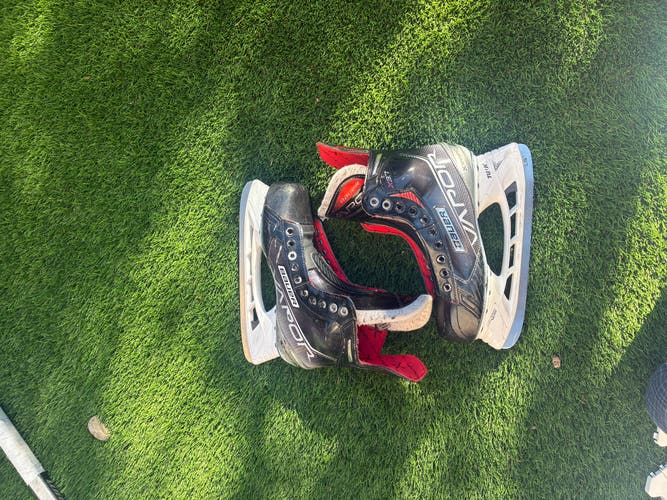 2021 Bauer Vapor X3.7 Hockey Skates 6.5 (Used)