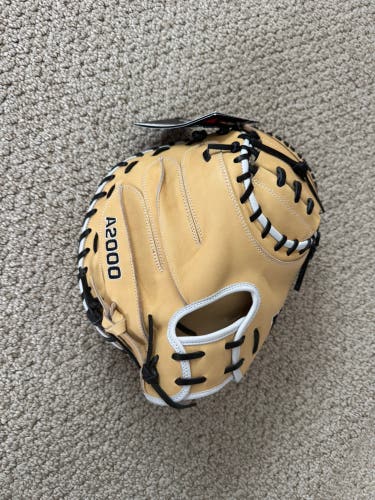 2025 Wilson A2000 RH Catcher's Baseball Glove 33" (New)