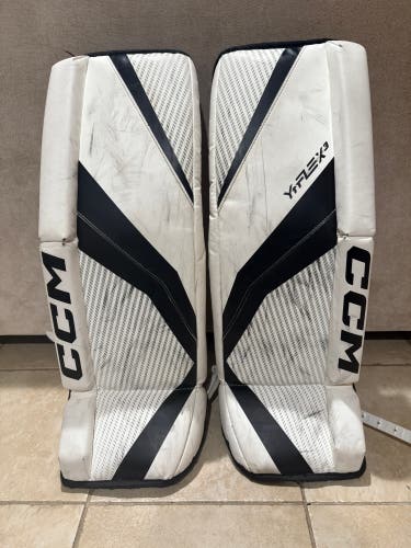 26" CCM YTFLEX 3 Goalie Leg Pads (Used)