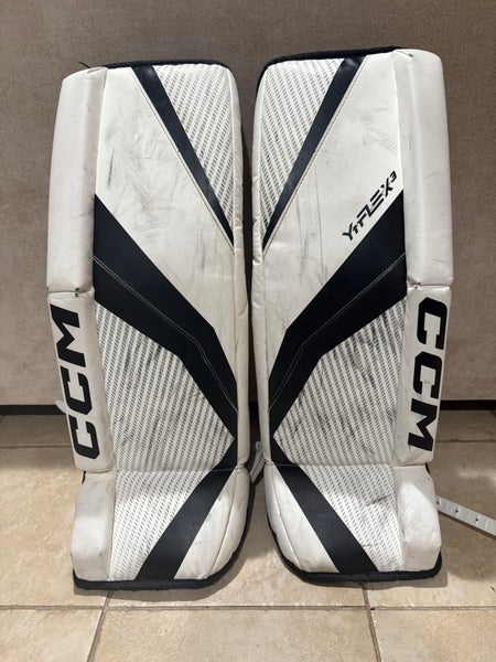 26" CCM YTFLEX 3 Goalie Leg Pads (Used)