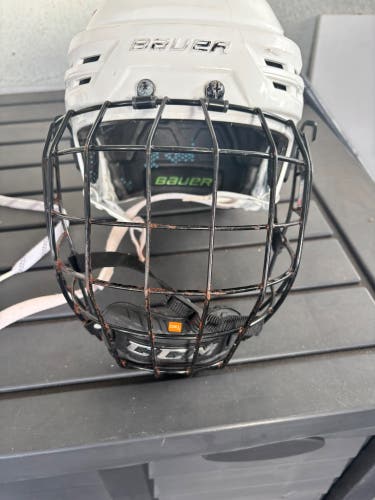 Large Bauer Re-Akt 85 Helmet (Used)