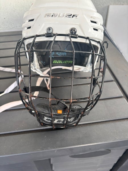Large Bauer Re-Akt 85 Helmet (Used)