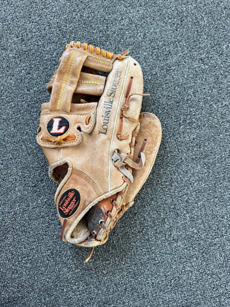Louisville Slugger RH Baseball Glove 13" (Used)