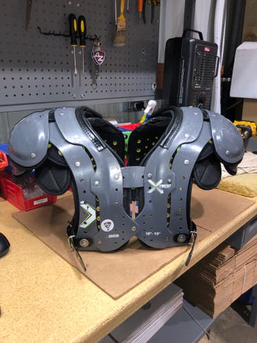 USED XTECH SHOULDER PADS - MEDIUM - SKILL