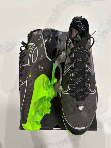 Men's Size M 12.0 (W 13.0) Under Armour Blur Low Top Molded Cleats (New)