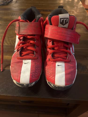 Red Kid's 2.5Y (Big Kids / Youth) Youth Nike Trout Low Top Molded Cleats (Used)