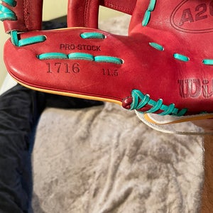 Wilson A2000 RH Infield Baseball Glove 11.5" (Used)