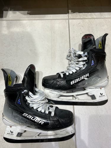 2023 Bauer Vapor Hyperlite 2 Hockey Skates Size 5.5 (Used)