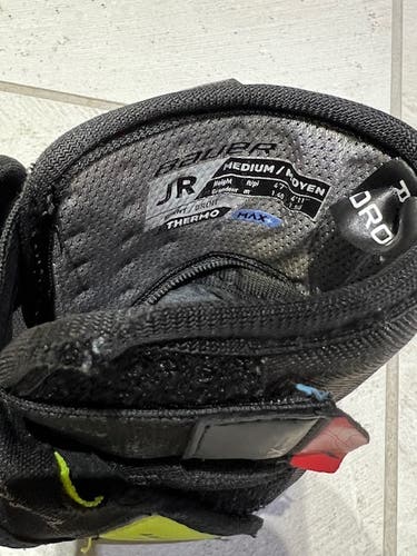 Junior Medium Bauer Vapor 3X Pro Elbow Pads (Used)
