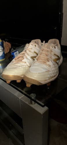 White Men's Size M 9.0 (W 10.0) Adult New Balance Low Top Metal (Used)