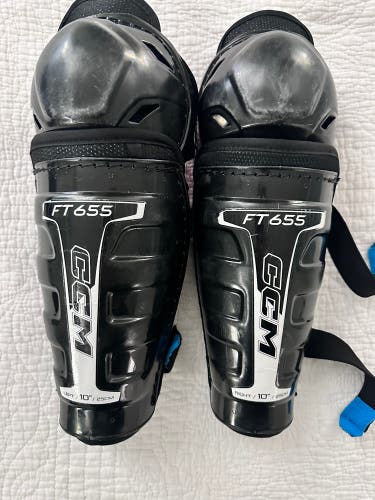 Junior CCM 10" Shin Pads (Used)