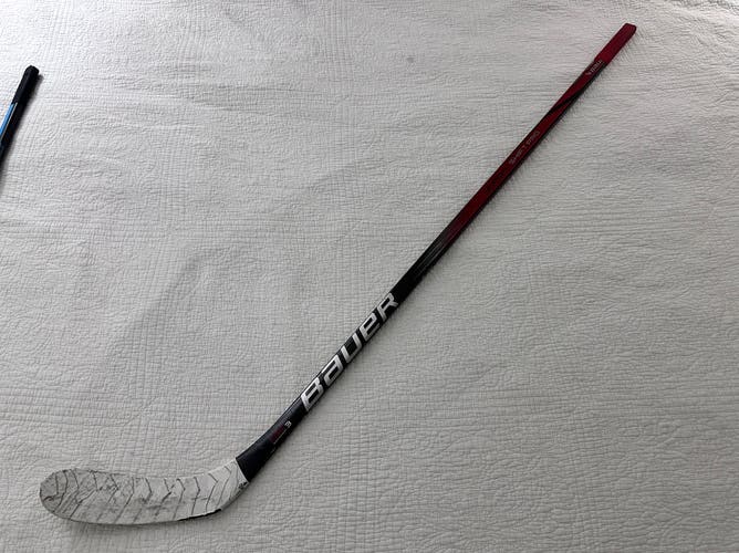 Intermediate Bauer Vapor X5 Pro Right Handed Hockey Stick P28 55 Flex (Used)