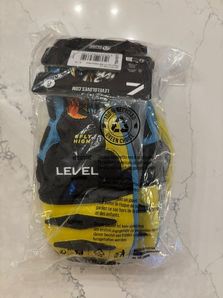 Level World Cup Mitt - Brand new