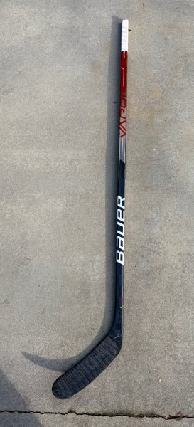 Senior Bauer Vapor Hyperlite Right Handed Hockey Stick P28M 70 Flex Pro Stock (Used)